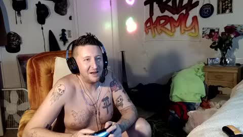 Snapshot of trillnonymau5 chatting on December 8, 2024, 3:43 am trillnonymau5 online show from December 8, 2024, 3:43 am