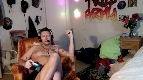 Snapshot of trillnonymau5 chatting on December 8, 2024, 6:43 am trillnonymau5 online show from December 8, 2024, 6:43 am