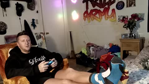 Snapshot of trillnonymau5 chatting on December 8, 2024, 3:45 pm trillnonymau5 online show from December 8, 2024, 3:45 pm