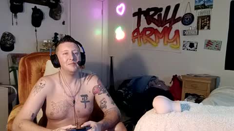 Snapshot of trillnonymau5 chatting on December 16, 2024, 5:49 am trillnonymau5 online show from December 16, 2024, 5:49 am