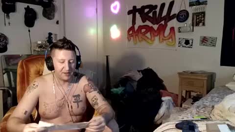 Snapshot of trillnonymau5 chatting on December 16, 2024, 11:07 pm trillnonymau5 online show from December 16, 2024, 11:07 pm