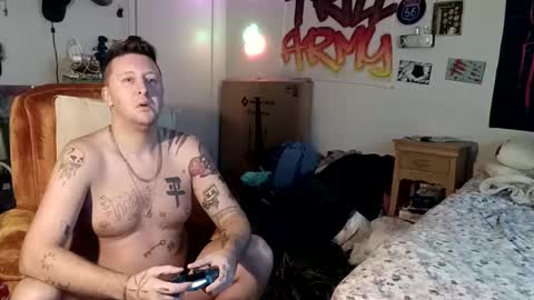 Snapshot of trillnonymau5 chatting on December 17, 2024, 10:11 pm trillnonymau5 online show from December 17, 2024, 10:11 pm