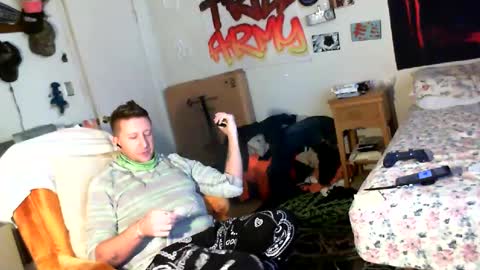 Snapshot of trillnonymau5 chatting on December 25, 2024, 6:09 pm trillnonymau5 online show from December 25, 2024, 6:09 pm