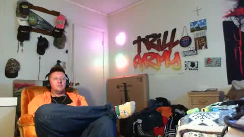 Snapshot of trillnonymau5 chatting on January 8, 2025, 8:29 pm trillnonymau5 online show from January 8, 2025, 8:29 pm