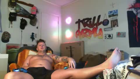 Snapshot of trillnonymau5 chatting on January 11, 2025, 3:44 am trillnonymau5 online show from January 11, 2025, 3:44 am