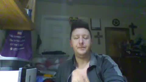 Snapshot of trillnonymau5 chatting on February 24, 2025, 12:16 pm trillnonymau5 online show from February 24, 2025, 12:16 pm