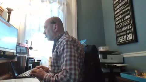 Snapshot of trodgers136 chatting on February 12, 2025, 9:22 pm TRodgers online show from February 12, 2025, 9:22 pm