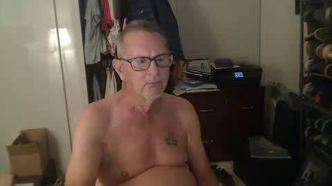 Snapshot of troffer1020 chatting on February 18, 2025, 12:15 am Troffer online show from February 18, 2025, 12:15 am