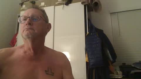 Snapshot of troffer1020 chatting on October 31, 2025, 2:01 am Troffer online show from October 31, 2025, 2:01 am