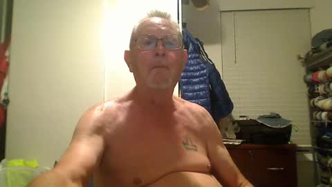 Snapshot of troffer1020 chatting on November 14, 2025, 4:44 am Troffer online show from November 14, 2025, 4:44 am