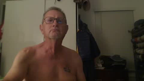 Snapshot of troffer1020 chatting on November 19, 2025, 1:38 am Troffer online show from November 19, 2025, 1:38 am