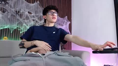 Troy online show from October 17, 2025, 7:16 pm