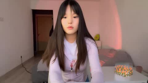 Snapshot of troyfarace chatting on October 28, 2025, 1:25 pm Yumi  online show from October 28, 2025, 1:25 pm