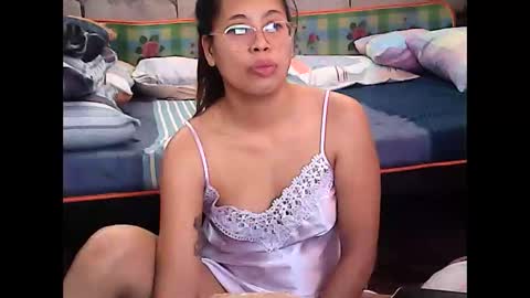 Snapshot of truefilipinabeauty chatting on March 18, 2026, 1:20 am emily online show from March 18, 2026, 1:20 am