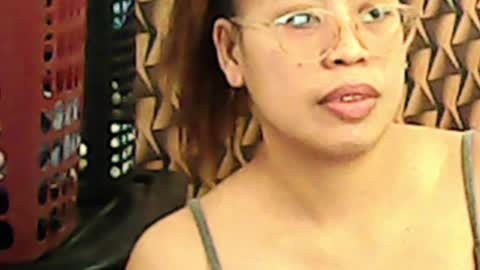 Snapshot of truefilipinabeauty chatting on April 1, 2026, 1:28 am emily online show from April 1, 2026, 1:28 am