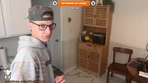 Treistoph online show from November 16, 2025, 1:49 pm