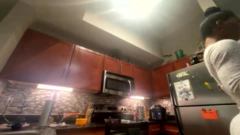 tsfoxx online show from October 1, 2025, 3:40 pm