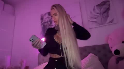 tsmiadeluxxe online show from December 16, 2025, 5:23 am