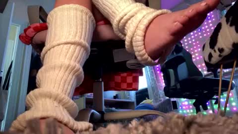 MOCHI NEXT DOOR online show from September 10, 2025, 6:52 pm