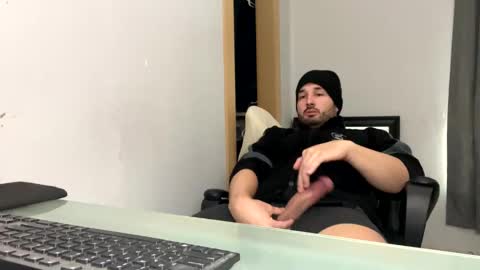 Snapshot of tuamante000 chatting on December 10, 2024, 6:28 pm Stimulation make me Cum in Public or in Pvt online show from December 10, 2024, 6:28 pm