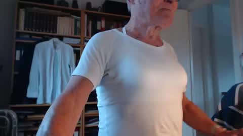 Snapshot of tubaist chatting on January 14, 2025, 9:02 am FINN but call me NANNA online show from January 14, 2025, 9:02 am