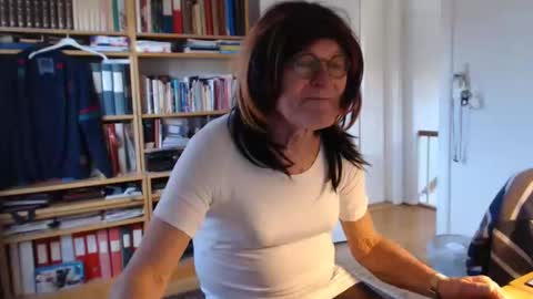 Snapshot of tubaist chatting on March 1, 2025, 3:05 pm FINN but call me NANNA online show from March 1, 2025, 3:05 pm