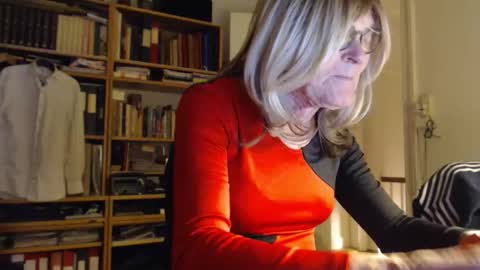 Snapshot of tubaist chatting on November 8, 2025, 6:40 pm FINN but call me NANNA online show from November 8, 2025, 6:40 pm