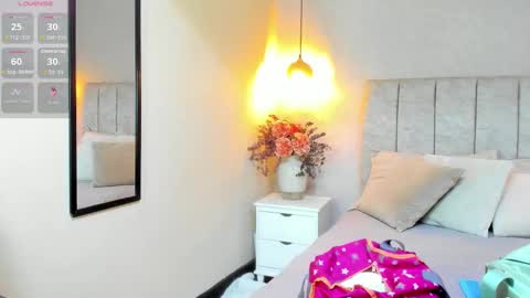 Snapshot of tutu_milf chatting on October 24, 2025, 7:10 pm Tutu online show from October 24, 2025, 7:10 pm