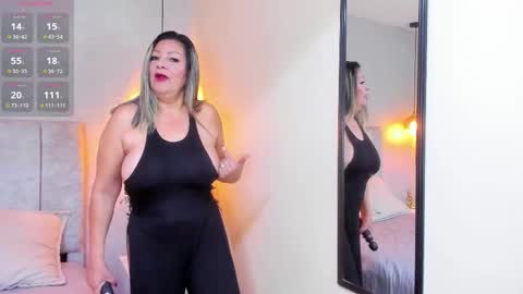 Snapshot of tutu_milf chatting on October 25, 2025, 12:13 pm Tutu online show from October 25, 2025, 12:13 pm