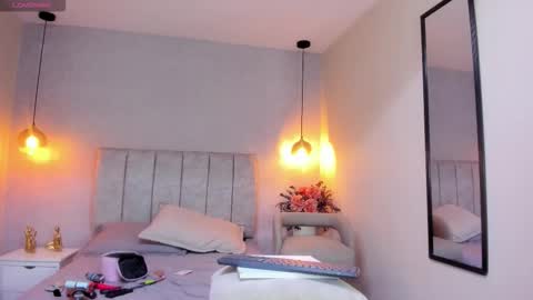 Snapshot of tutu_milf chatting on November 9, 2025, 12:14 pm Tutu online show from November 9, 2025, 12:14 pm