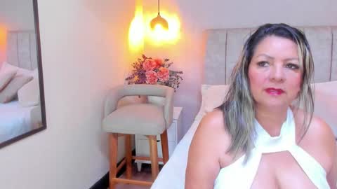 Snapshot of tutu_milf chatting on November 21, 2025, 7:23 pm Tutu online show from November 21, 2025, 7:23 pm