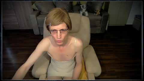 Snapshot of tvclementine chatting on October 1, 2025, 7:03 am Clementine online show from October 1, 2025, 7:03 am