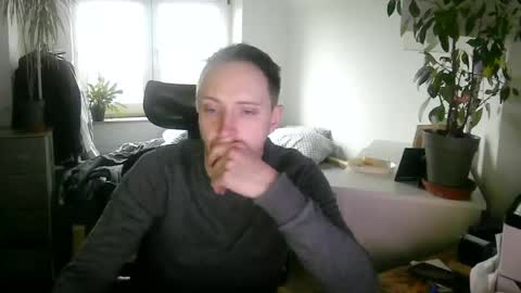 Snapshot of tw1ky9o chatting on December 16, 2024, 9:14 am Tobi online show from December 16, 2024, 9:14 am