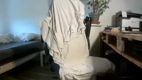 Snapshot of tw1ky9o chatting on January 12, 2025, 2:52 pm Tobi online show from January 12, 2025, 2:52 pm