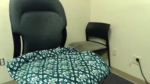 twayne29x online show from April 22, 2026, 5:43 am