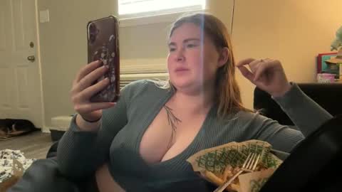 Snapshot of twinfl4m3ss chatting on December 22, 2025, 7:33 pm twinfl4m3ss online show from December 22, 2025, 7:33 pm