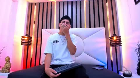 Snapshot of twink_bunny chatting on October 25, 2025, 12:13 pm samu online show from October 25, 2025, 12:13 pm