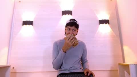 Snapshot of twink_bunny chatting on November 26, 2025, 12:06 pm samu online show from November 26, 2025, 12:06 pm