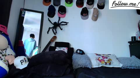 Snapshot of twink_sebas_ chatting on December 11, 2024, 4:20 pm  Bad boy sebastian  online show from December 11, 2024, 4:20 pm
