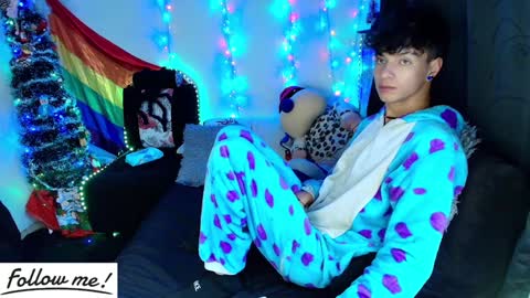 Snapshot of twink_sebas_ chatting on December 29, 2024, 10:03 pm  Bad boy sebastian  online show from December 29, 2024, 10:03 pm