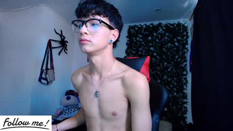 Snapshot of twink_sebas_ chatting on January 21, 2025, 4:05 pm  Bad boy sebastian  online show from January 21, 2025, 4:05 pm