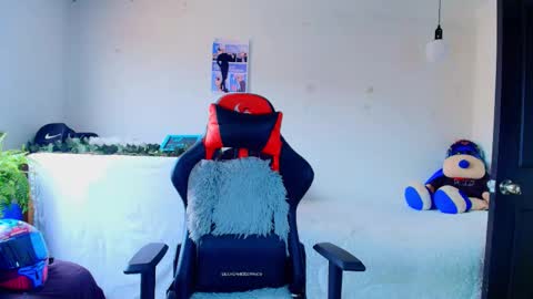 Snapshot of twink_sebas_ chatting on November 19, 2025, 3:56 pm Bad boy sebastian online show from November 19, 2025, 3:56 pm