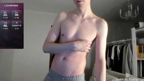 Snapshot of twinkie_twink chatting on February 9, 2025, 1:55 am Andy online show from February 9, 2025, 1:55 am