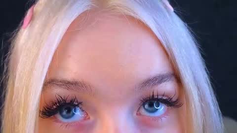 Snapshot of twinklefluff chatting on March 11, 2025, 10:51 am twinklefluff online show from March 11, 2025, 10:51 am