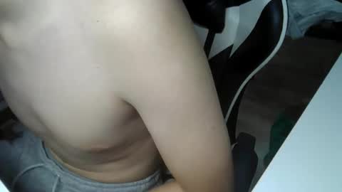 Snapshot of twinkytwink16 chatting on November 25, 2025, 1:33 pm omo online show from November 25, 2025, 1:33 pm