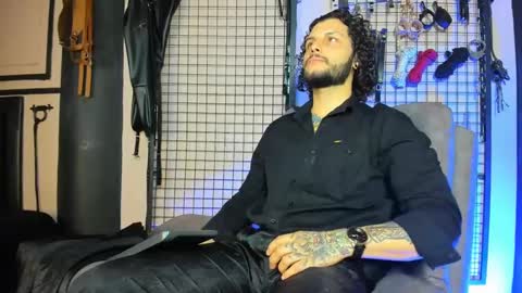 Clio  Tadeo online show from February 23, 2025, 6:01 pm