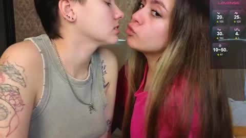 Snapshot of twobabesweet chatting on January 8, 2025, 9:53 am Welcome guys We Lili and Vic  PVT open online show from January 8, 2025, 9:53 am