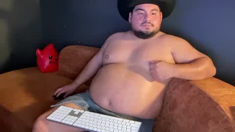 Snapshot of twobears69 chatting on June 14, 2026, 1:36 am Twobears69 online show from June 14, 2026, 1:36 am