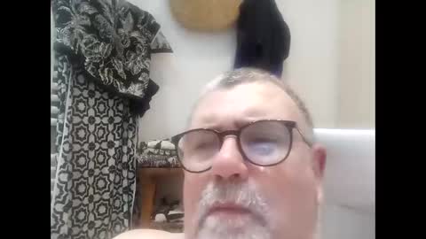 twohats2810 online show from February 8, 2026, 8:23 pm