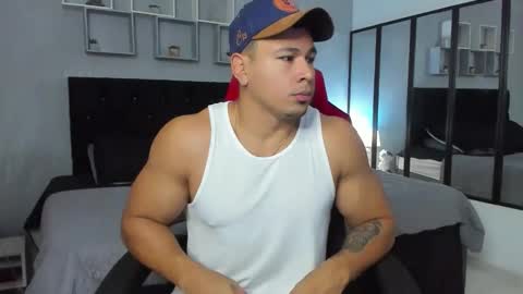 tyler_hank1 online show from October 11, 2025, 11:53 am